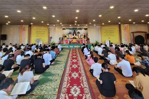 Chùa Đại Tuệ tổ chức lễ cầu nguyện, tiếp sức mùa thi cho 300 em học sinh