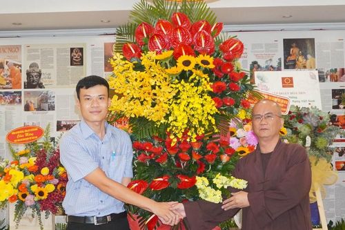Chủ tịch nước Võ Văn Thưởng tặng lẵng hoa chúc mừng Báo Giác Ngộ nhân Ngày Báo chí 21-6