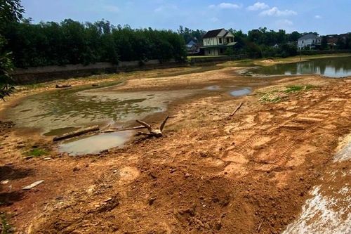 Báo động mực nước nhiều hồ đập cạn trơ đáy tại Nghệ An