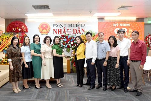 Lãnh đạo Bộ Nông nghiệp và Phát triển nông thôn, Đoàn đại biểu Quốc hội, HĐND các tỉnh thăm, chúc mừng Báo Đại biểu Nhân dân