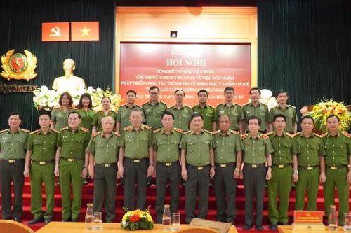 Tổng kết 15 năm phát triển khoa học công nghệ và ra mắt Tạp chí CAND điện tử