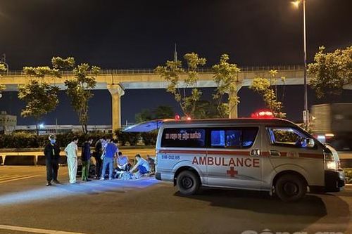 TPHCM: Xe máy trượt dài lúc rạng sáng, đôi nam nữ thương vong