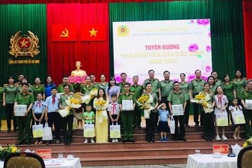 Công an TPHCM: Trao 196 suất học bổng cho các cháu học sinh vượt khó