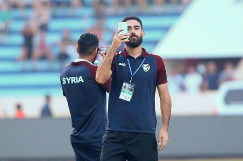 CĐV Việt Nam rộn ràng chào đón, cầu thủ Syria thích thú