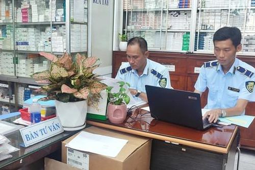 Thu giữ gần 8.000 sản phẩm tân dược, thực phẩm chức năng không hóa đơn, chứng từ
