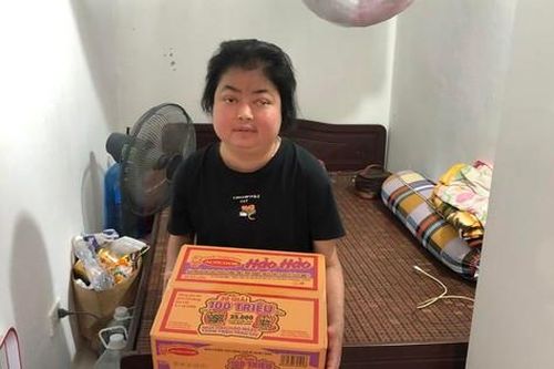 MS 854: Cuộc sống khốn cùng của cô gái mang nhiều bệnh tật trên người, có nguy cơ hỏng hai mắt