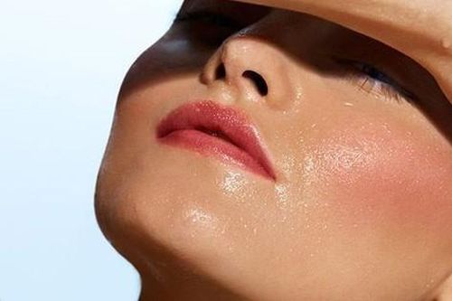 6 bí quyết giữ lớp trang điểm tươi tắn, lâu trôi trong ngày hè nắng nóng