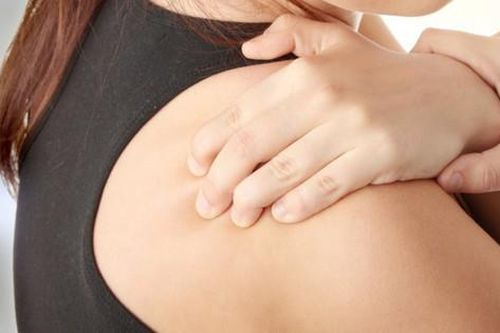 Những biểu hiện chính của hội chứng viêm quanh khớp vai