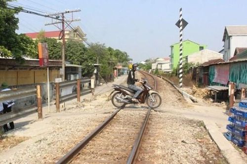 Vẫn tồn tại hơn 3.500 lối đi tự mở qua đường sắt