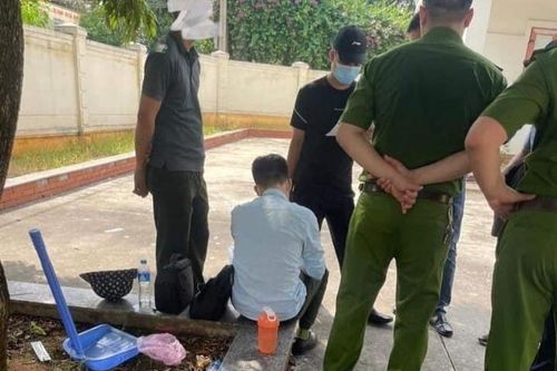 Nghi án chồng chém vợ tử vong