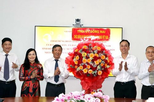 Thường trực Tỉnh ủy Đồng Nai chúc mừng Văn phòng đại diện Báo Nhân Dân