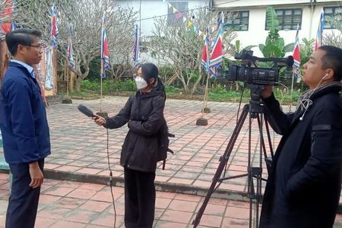 Chúng tôi là 'thông tấn... huyện'!