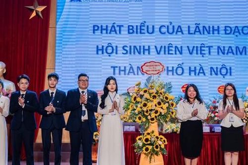 Chị Nguyễn Thị Khánh Linh làm Chủ tịch Hội Sinh viên trường ĐH Giao thông Vận tải