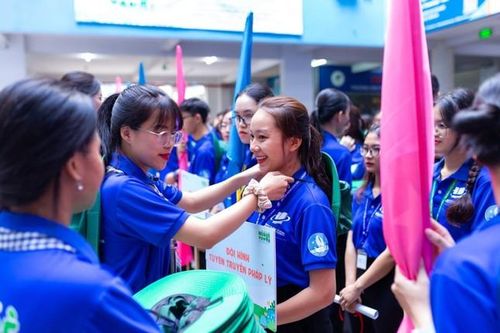 TP. HCM: Sôi nổi ra quân Chiến dịch tình nguyện 'Mùa Hè Xanh' ở các trường