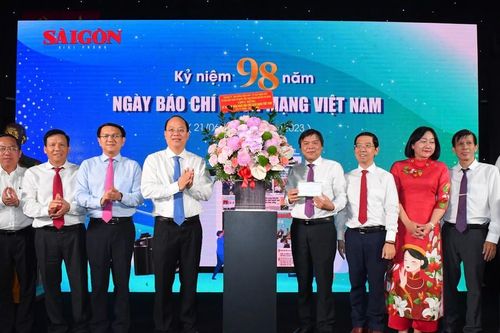 Lãnh đạo Trung ương, TPHCM thăm, chúc mừng các cơ quan báo chí