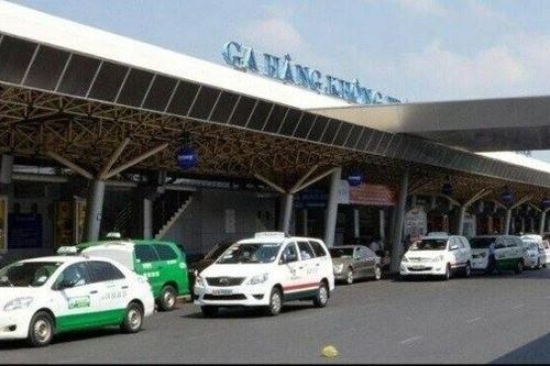 Tăng cường xử lý tình trạng xe dù, gian lận giá taxi tại sân bay Tân Sơn Nhất
