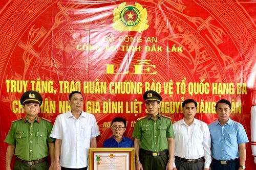 Vụ tấn công trụ sở UBND xã ở Đắk lắk: Truy tặng Huân chương Bảo vệ Tổ quốc cho 4 liệt sĩ