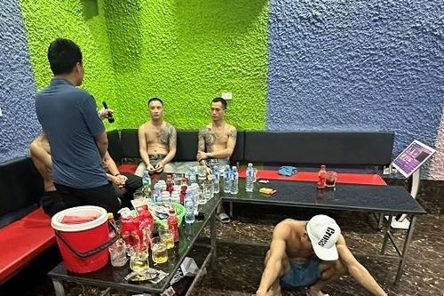 Khởi tố 2 đối tượng tổ chức sử dụng ma túy tại karaoke Thúy Đàn