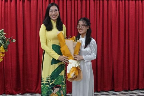 Nữ sinh ưu tú và ước mơ trở thành nhà báo