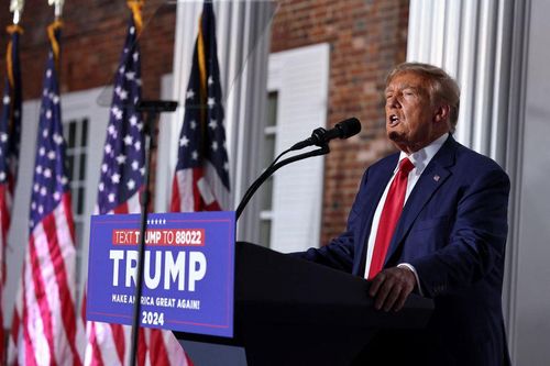 Vụ án tài liệu mật của ông Trump sẽ được xét xử vào ngày 14/8
