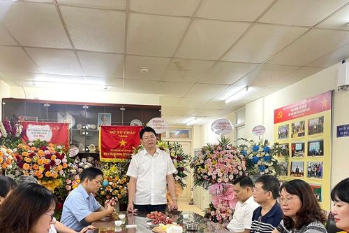 Thứ trưởng Nguyễn Thanh Tịnh chúc mừng các cơ quan báo chí