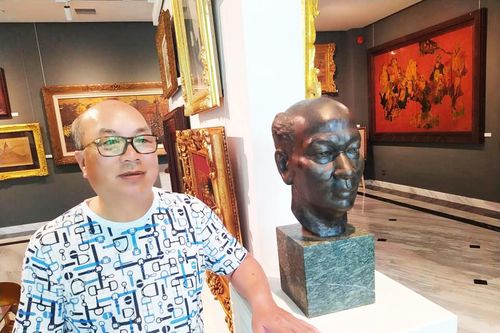 Phía sau Bảo tàng nghệ thuật tư nhân đầu tiên