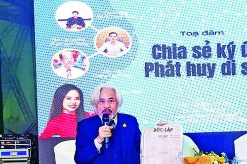 'Quái kiệt' lưu giữ báo giấy