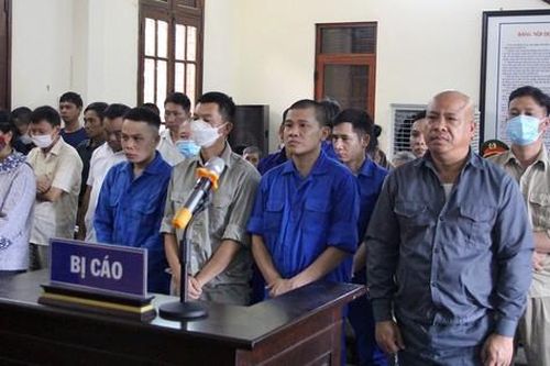 Giám đốc tổ chức gây rối, ép người dân bán lại hồ sơ đấu giá đất lĩnh án