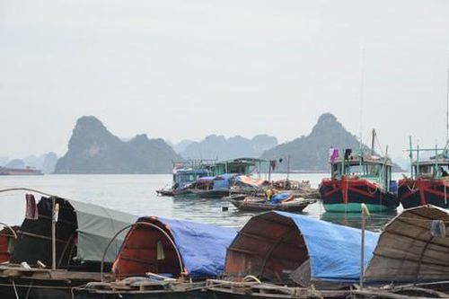 Mắc nợ làng chài