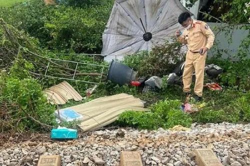 Băng qua đường sắt, thanh niên đi xe đạp điện tử vong tại chỗ