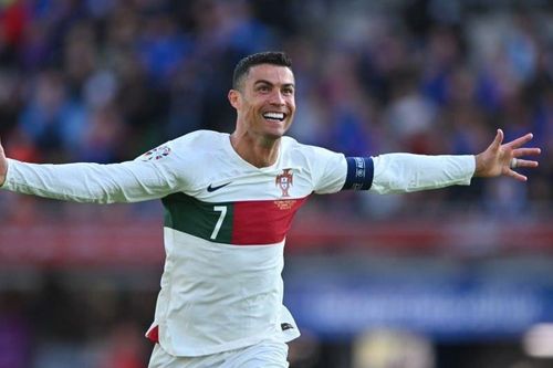 Ronaldo tỏa sáng trong ngày lịch sử, Bồ Đào Nha hạ Iceland