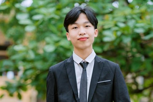 Học ngôi trường điểm chuẩn thấp nhất, nam sinh vẫn trở thành thủ khoa đại học