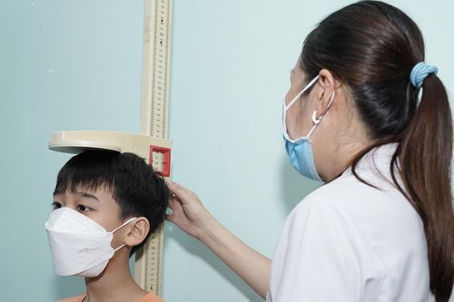 Ăn mãi không lớn, trẻ cần được khám bệnh khi có dấu hiệu nào?
