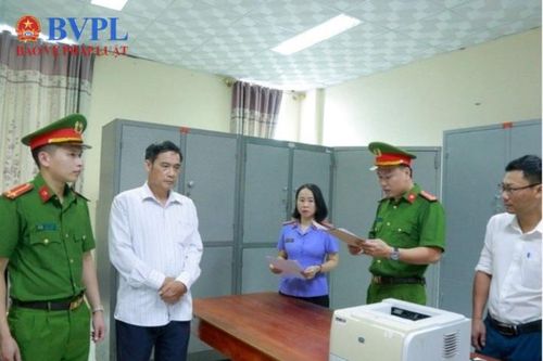 Phê chuẩn khởi tố nguyên Chủ tịch UBND xã lạm quyền