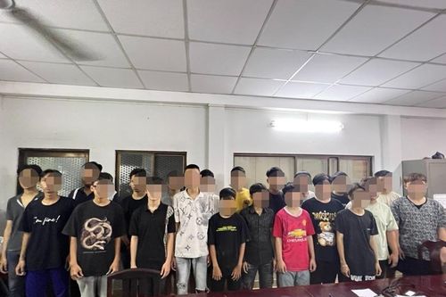 Rủ đánh tay đôi không được hai nhóm thiếu niên gọi thêm người đến hỗn chiến
