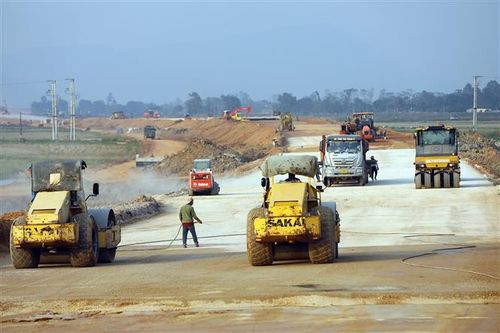 Sớm hoàn thiện phương án vốn ngân sách cho hai dự án cao tốc