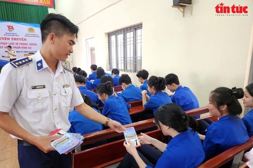 Đoàn trinh sát số 2 tuyên truyền tháng hành động phòng, chống ma túy