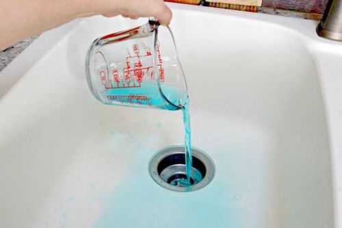 Đổ nước súc miệng vào máy giặt, kết quả khiến nhiều người bất ngờ