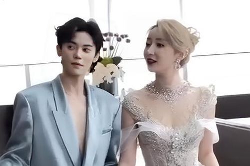 Sau Địch Lệ Nhiệt Ba, thêm người nổi tiếng Trung Quốc diện váy của nhà thiết kế Việt Nam