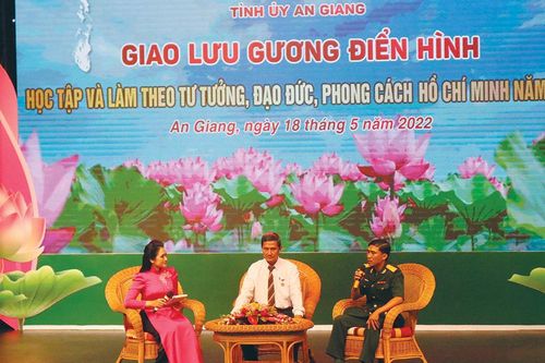 Tấm gương điển hình toàn quốc của thiếu tá Ca Răn