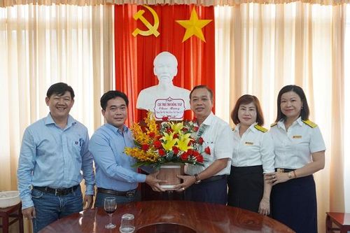 Nhiều đơn vị, địa phương, doanh nghiệp đến thăm, chúc mừng Báo Đồng Tháp nhân Ngày Báo chí Cách mạng Việt Nam