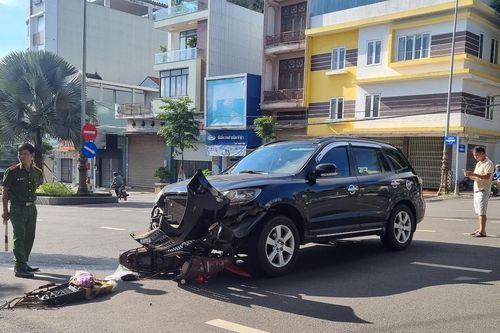 Pleiku: Va chạm giữa xe máy và ô tô, 1 người bị thương nặng