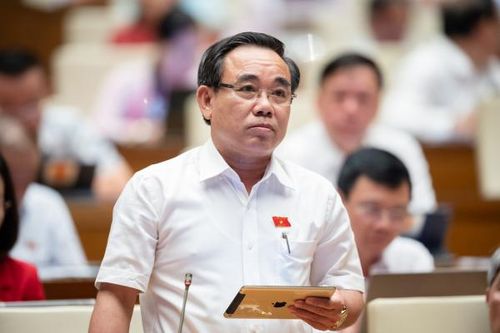 Quốc hội thảo luận tại hội trường về dự án Luật Đất đai (sửa đổi)