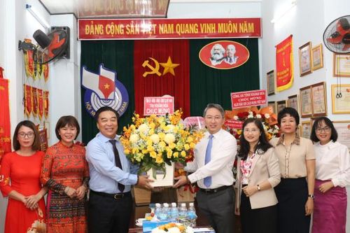 Bí thư Tỉnh ủy Nguyễn Hải Ninh thăm, chúc mừng các cơ quan báo chí