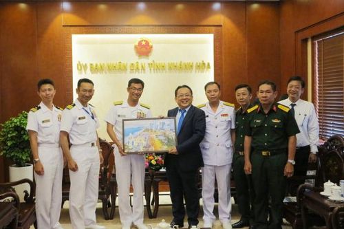 Lãnh đạo tỉnh Khánh Hòa tiếp xã giao nhóm sĩ quan Chỉ huy tàu hộ vệ Izumo và Samidare (Nhật Bản)