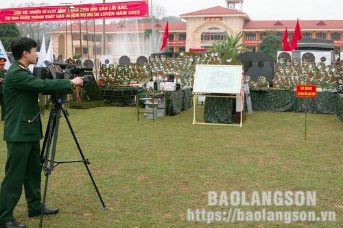 Nhà báo không chuyên 'đa năng'