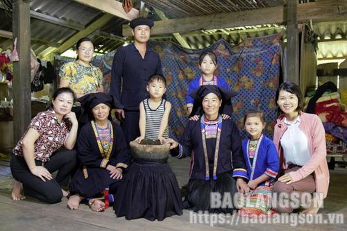 Giữ 'lửa' nghề cho nhà báo nữ