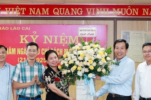 Các cơ quan, đơn vị, địa phương chúc mừng Báo Lào Cai nhân 98 năm Ngày Báo chí cách mạng Việt Nam