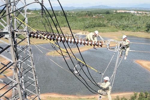 Họp khẩn để triển khai dự án truyền tải 500kV điện ra miền Bắc