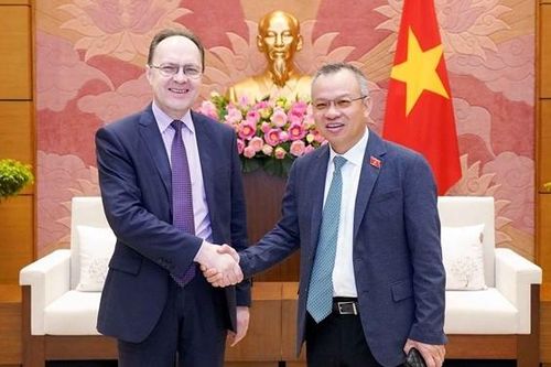 Phó Chủ nhiệm Ủy ban Đối ngoại Nguyễn Mạnh Tiến tiếp Đại sứ Liên bang Nga
